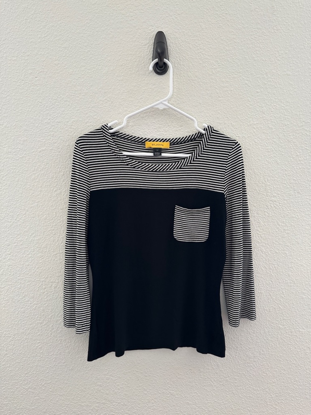 St.‎ John Striped Colorblock Top Women S Black White 3/4 Sleeve Pocket Crewneck